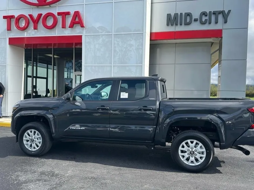 2025 Toyota Tacoma SR5 photo 1