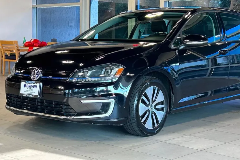 2016 Volkswagen e-Golf SEL Premium photo 1