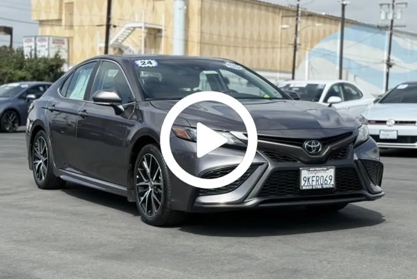 2024 Toyota Camry SE photo 1