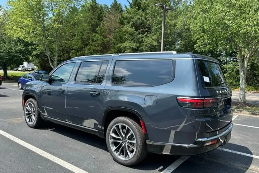 2025 Jeep Wagoneer L Series III photo 1