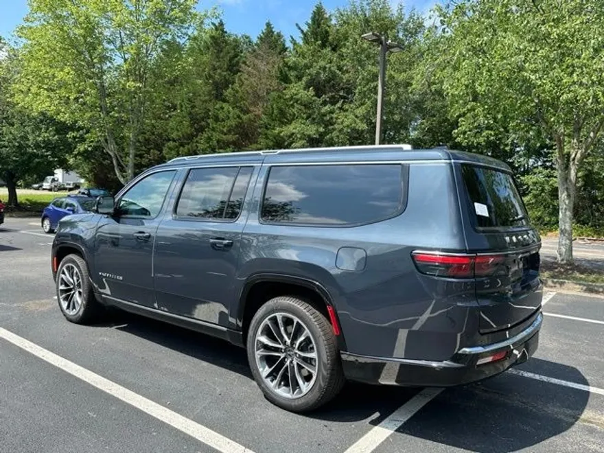 2025 Jeep Wagoneer L Series III photo 1
