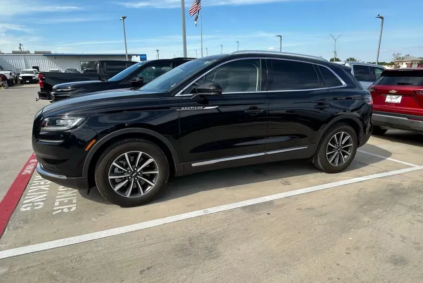 2021 Lincoln Nautilus Standard photo 1