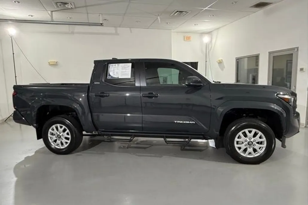 2024 Toyota Tacoma SR5 photo 1
