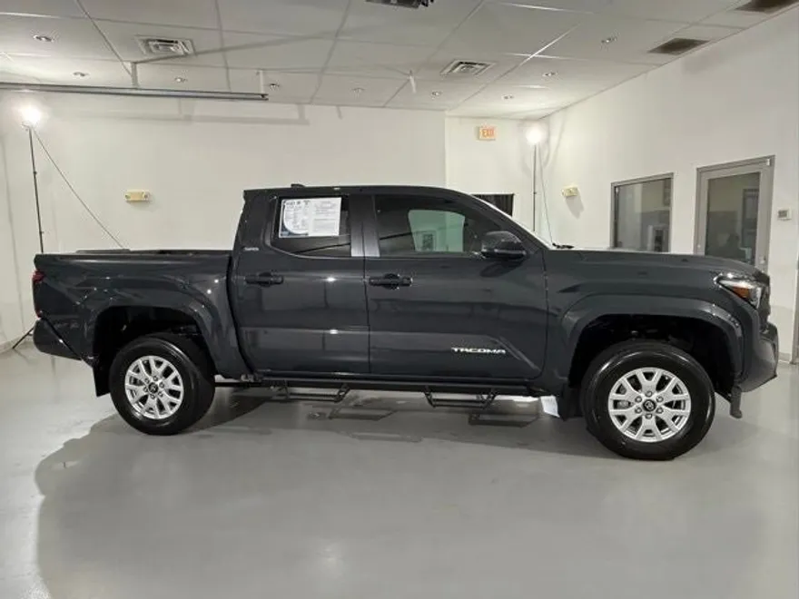 2024 Toyota Tacoma SR5 photo 1