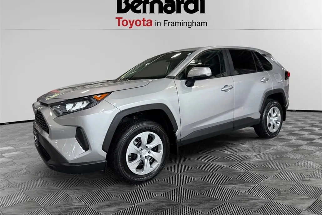 2022 Toyota RAV4 LE photo 1