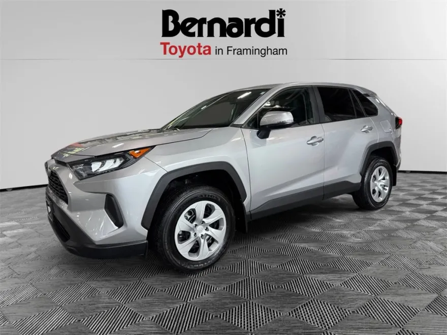 2022 Toyota RAV4 LE photo 1