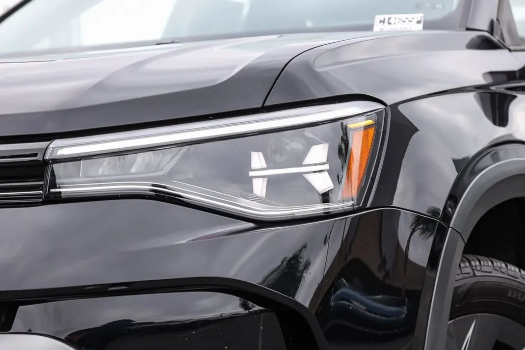 2025 Volkswagen Taos S photo 1
