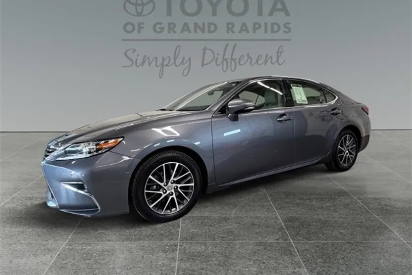 2016 Lexus ES 350 photo 1