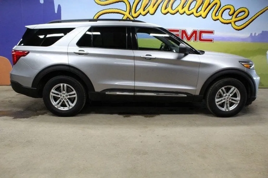 2020 Ford Explorer XLT photo 1