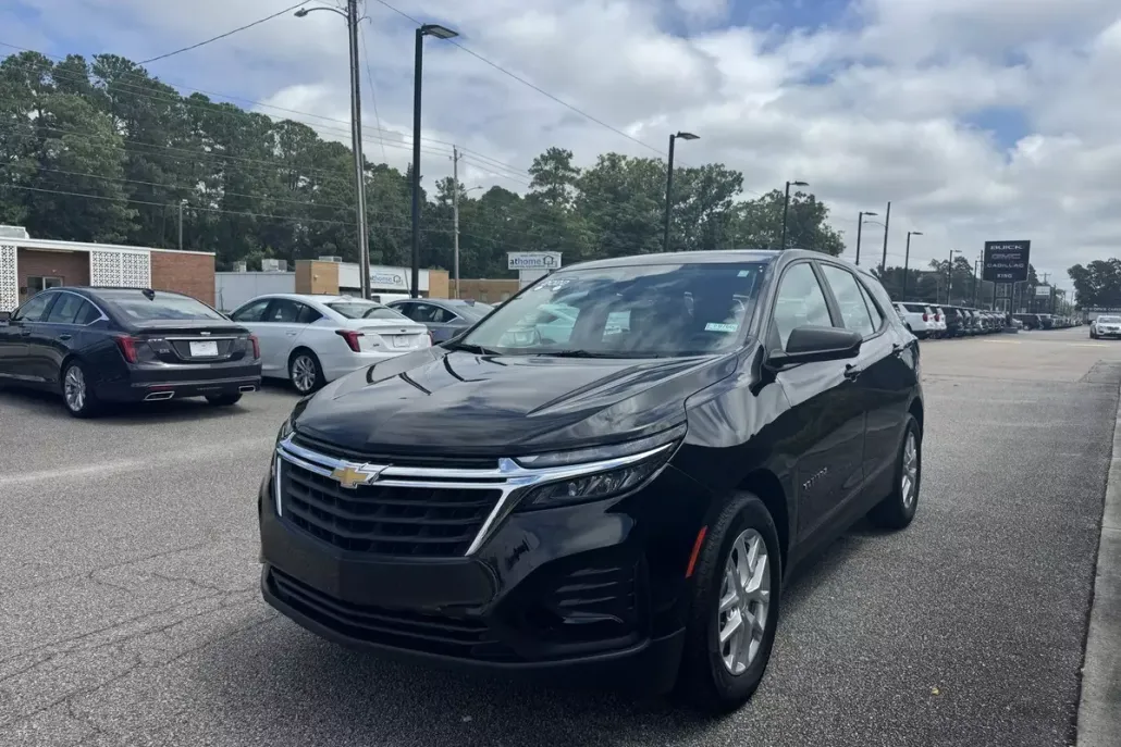 2022 Chevrolet Equinox LS photo 1