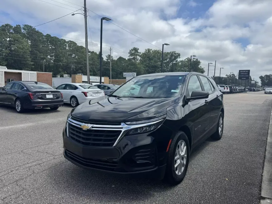 2022 Chevrolet Equinox LS photo 1