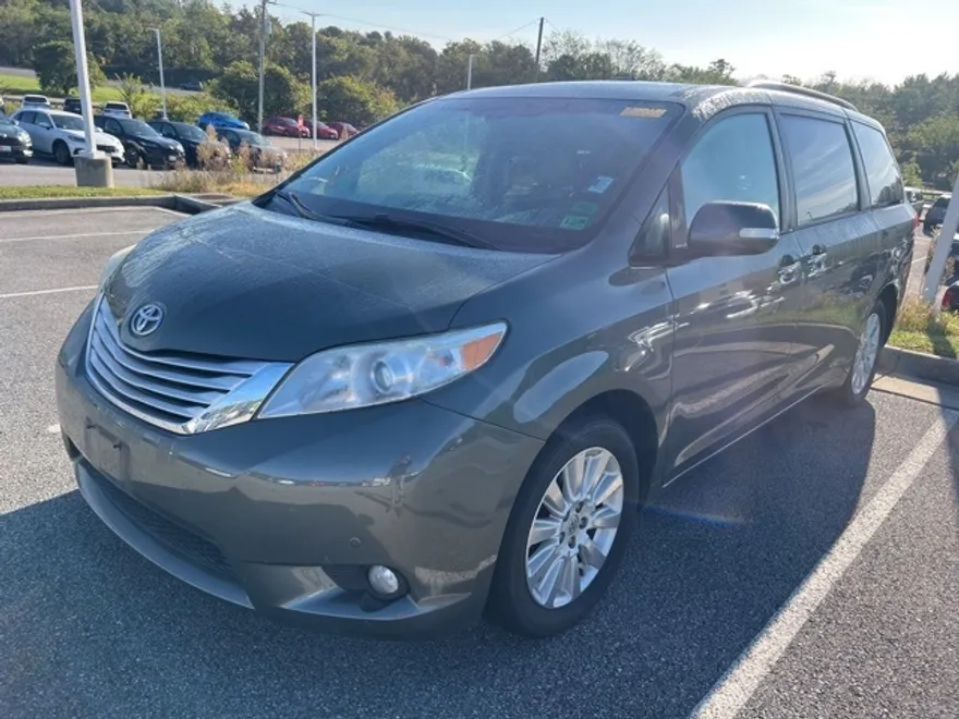 2013 Toyota Sienna photo 1