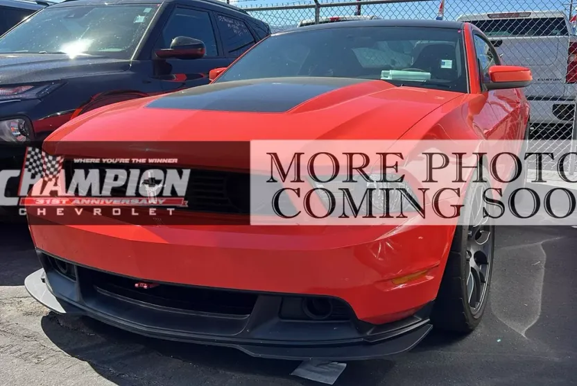 2012 Ford Mustang GT photo 1