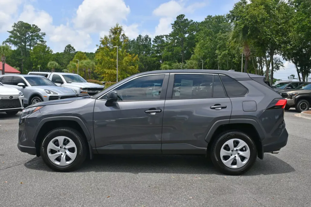 2024 Toyota RAV4 LE photo 1