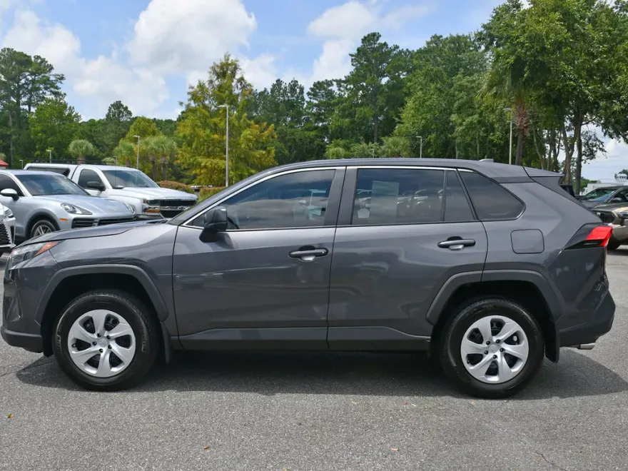 2024 Toyota RAV4 LE photo 1