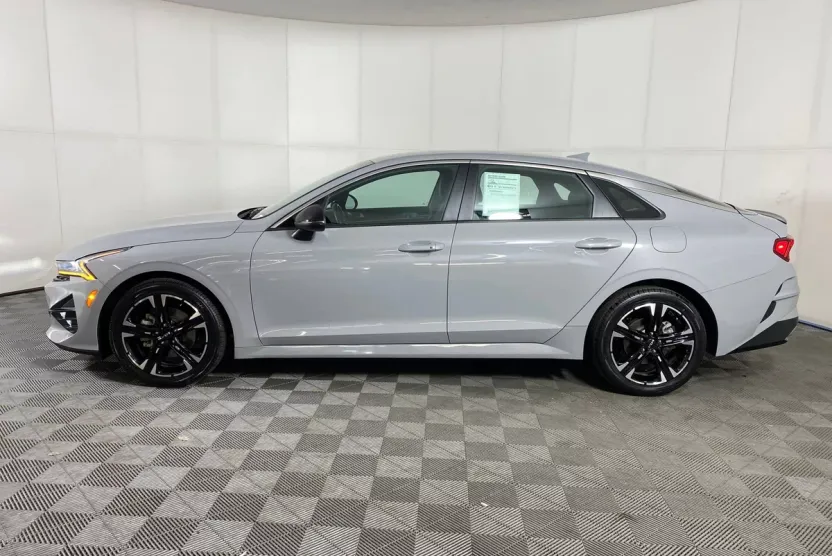 2023 Kia K5 GT-Line photo 1