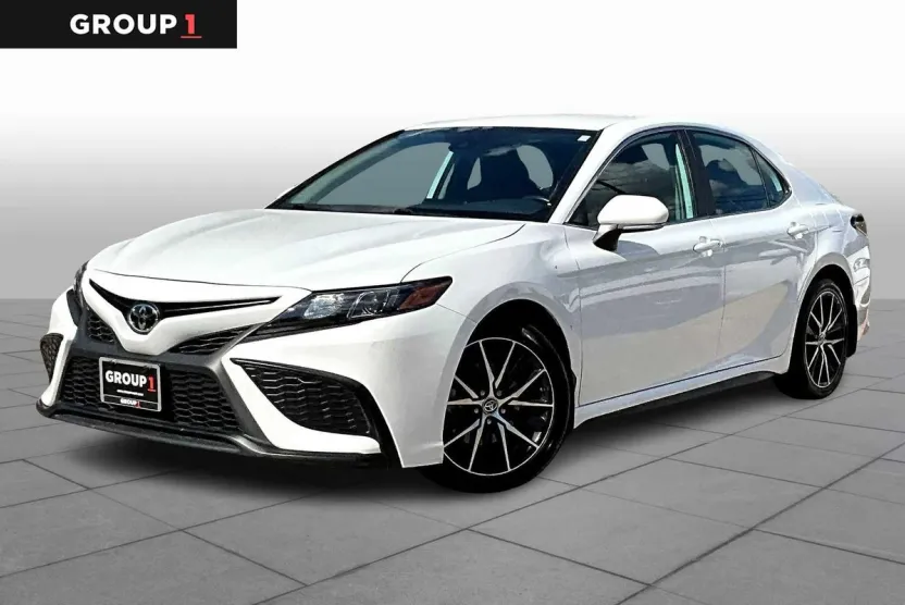 2023 Toyota Camry SE photo 1