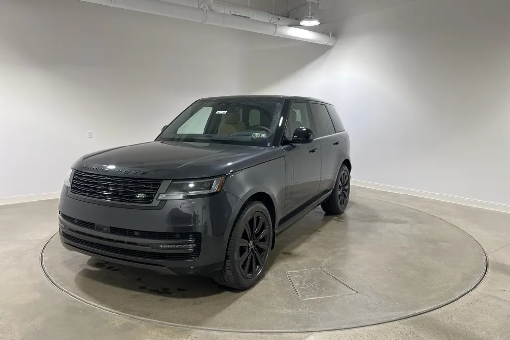 2025 Land Rover Range Rover SE photo 1
