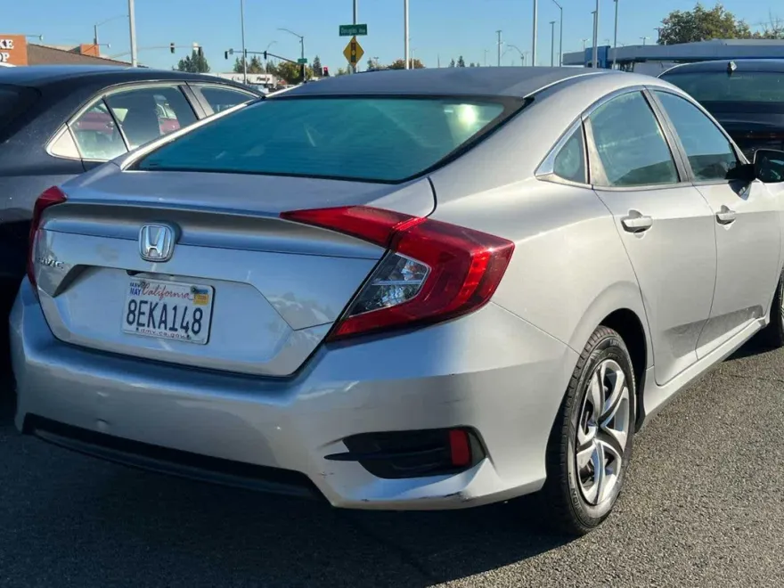 2018 Honda Civic LX photo 1