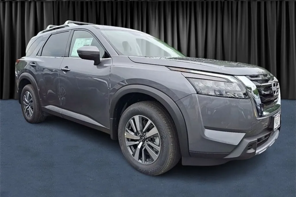 2025 Nissan Pathfinder SL photo 1