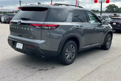 2024 Nissan Pathfinder SV photo 1