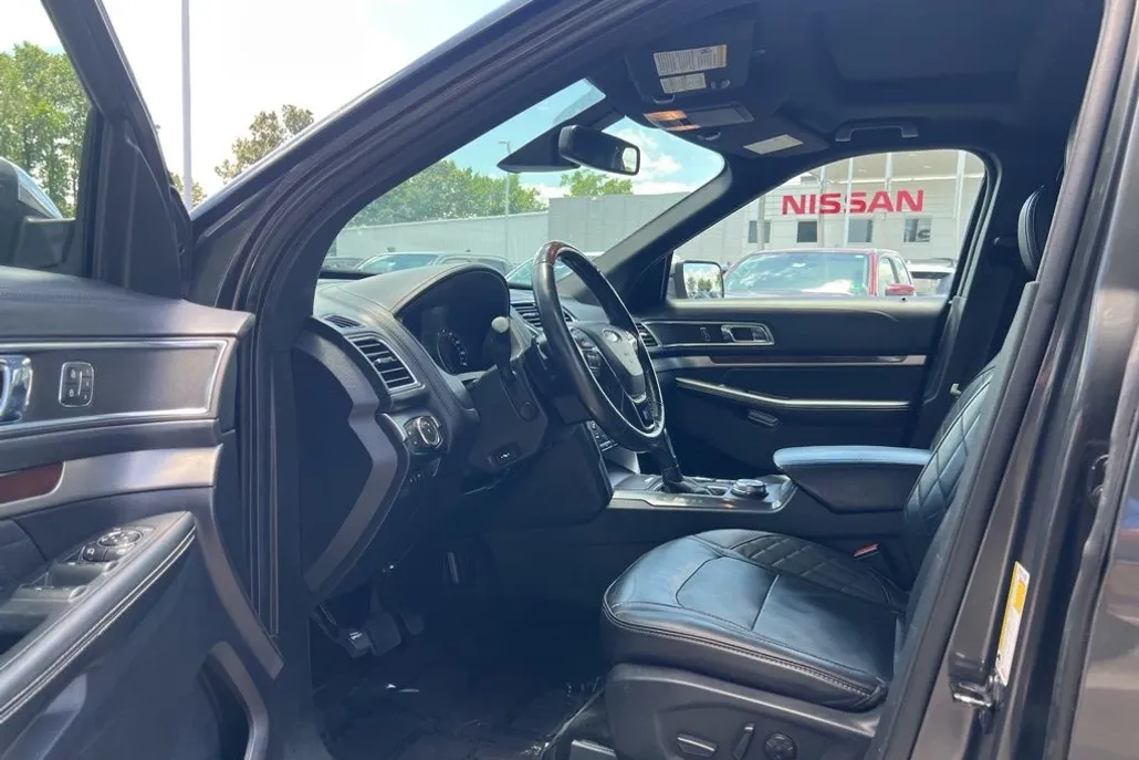 2019 Ford Explorer Platinum photo 1