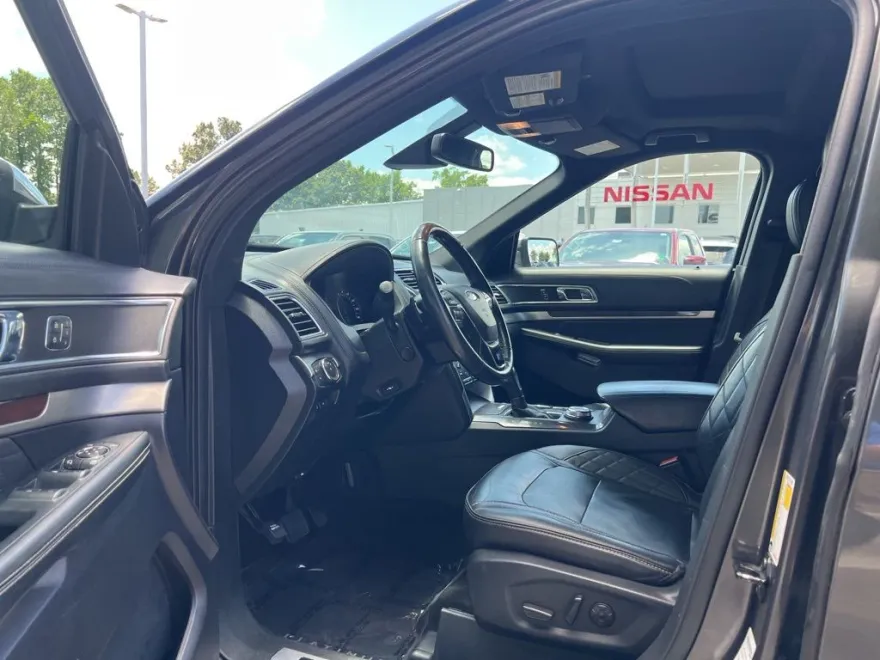 2019 Ford Explorer Platinum photo 1
