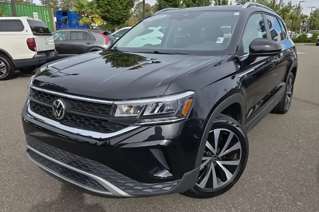 2022 Volkswagen Taos SE photo 1