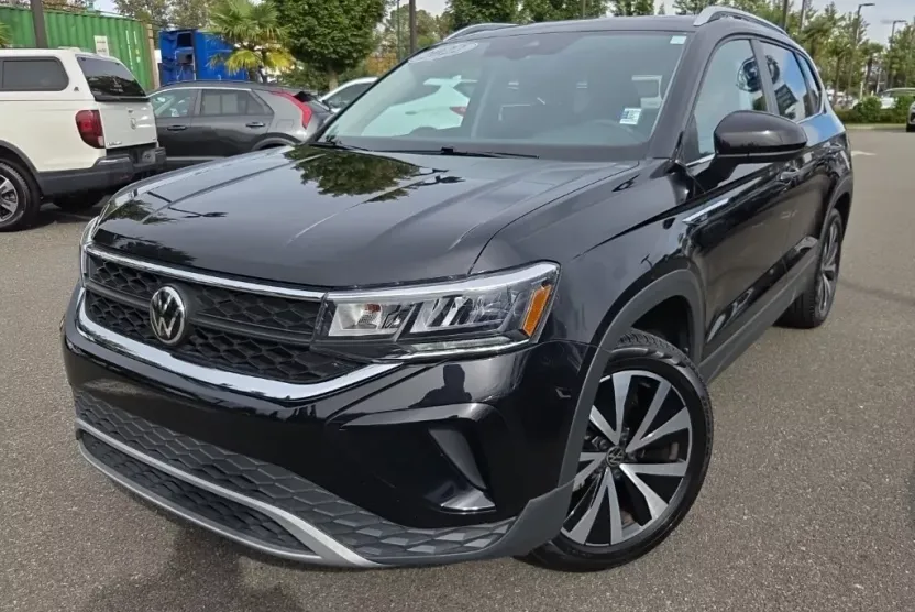 2022 Volkswagen Taos SE photo 1