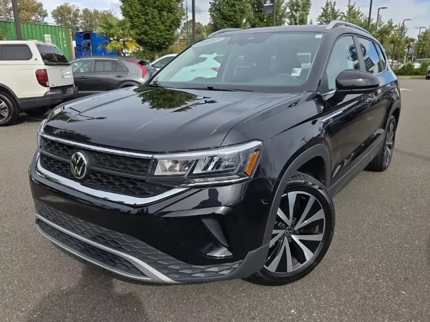 2022 Volkswagen Taos SE photo 1