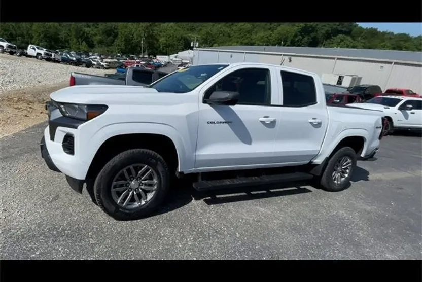 2025 Chevrolet Colorado LT photo 1