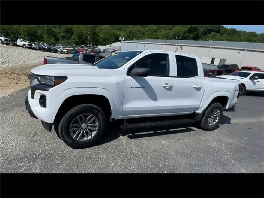 2025 Chevrolet Colorado LT photo 1