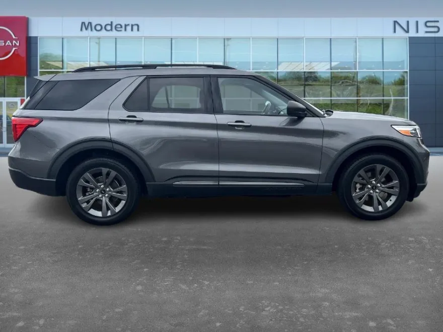 2021 Ford Explorer XLT photo 1