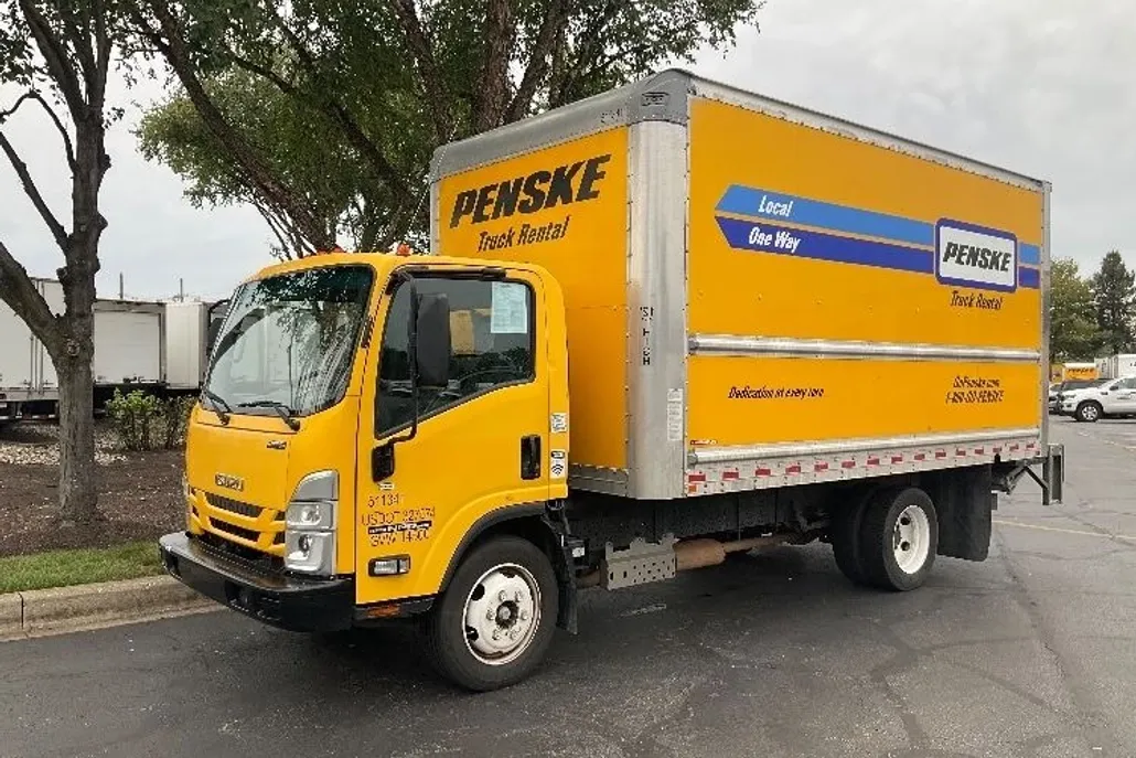2023 Isuzu NPR photo 1