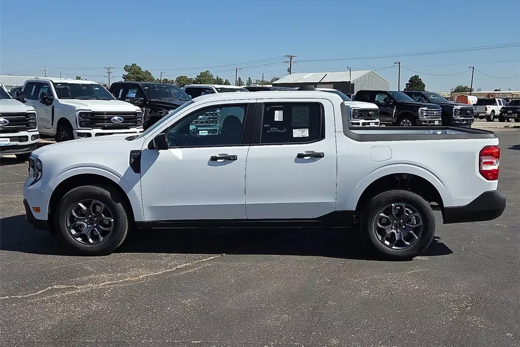 2025 Ford Maverick XLT photo 1