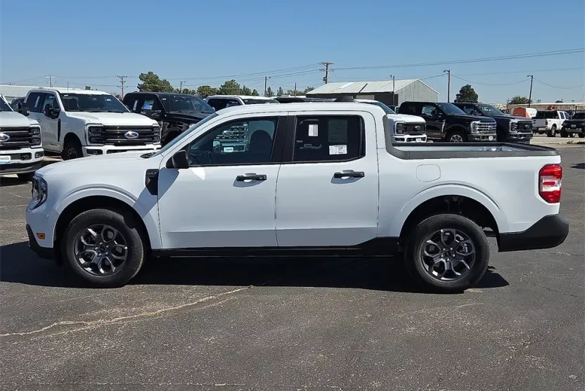 2025 Ford Maverick XLT photo 1