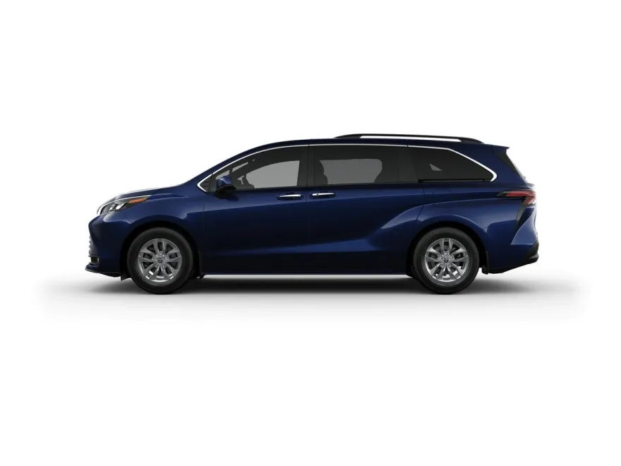 2025 Toyota Sienna XLE photo 3