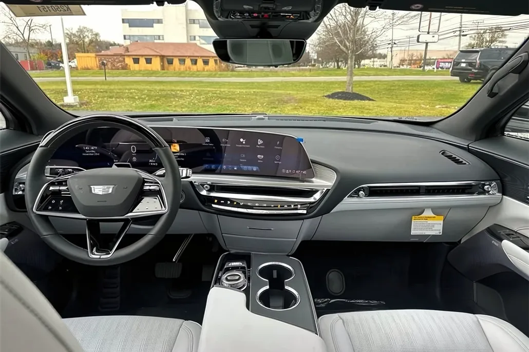 2025 Cadillac Lyriq Sport photo 1