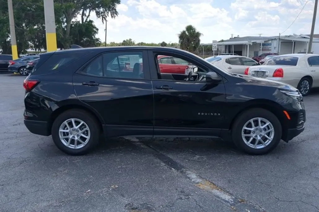 2024 Chevrolet Equinox LS photo 1