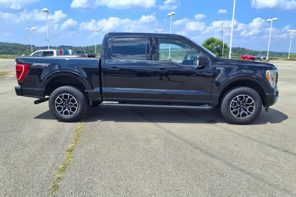 2023 Ford F-150 XLT photo 1