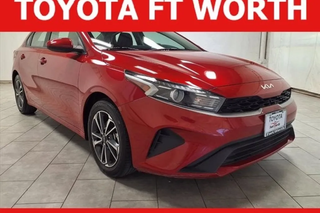2024 Kia Forte LXS photo 1
