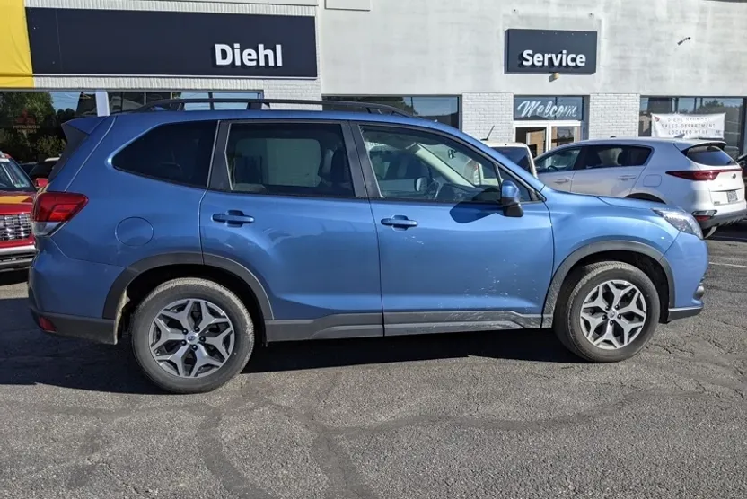 2022 Subaru Forester Premium photo 1
