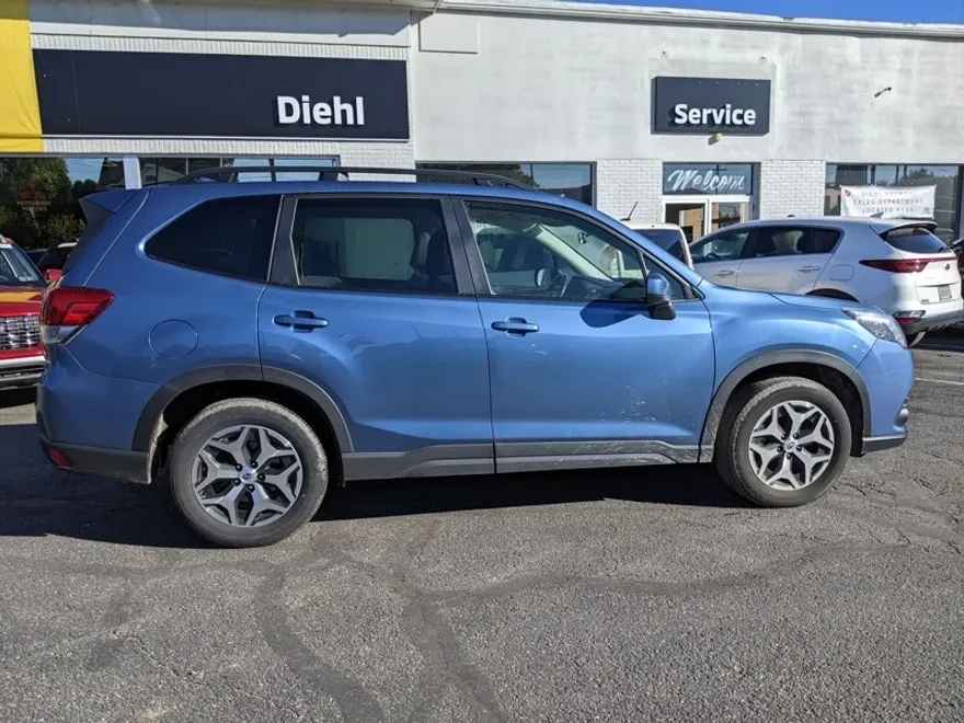 2022 Subaru Forester Premium photo 1