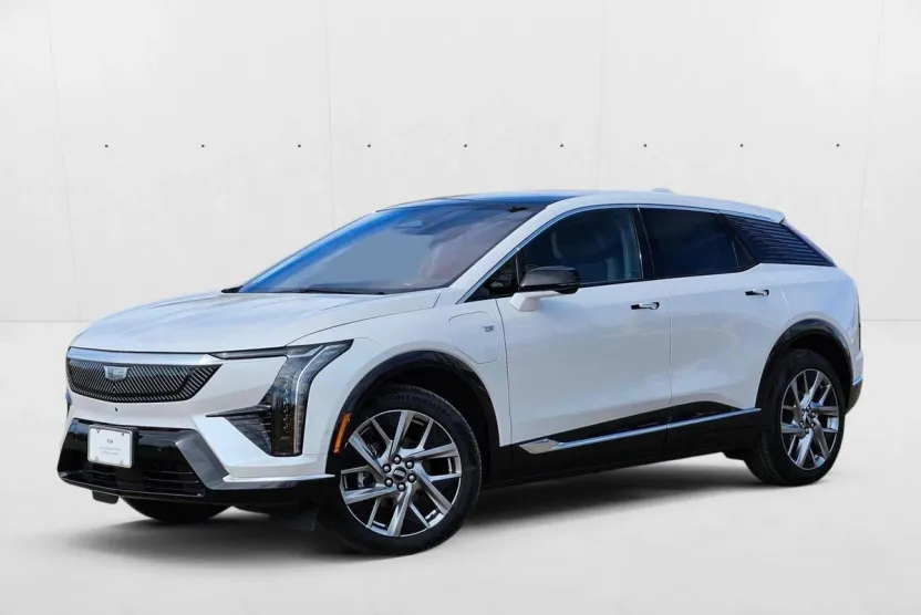 2025 Cadillac Optiq Luxury photo 1