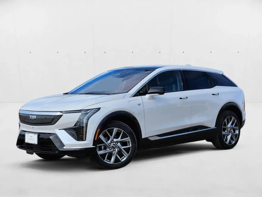 2025 Cadillac Optiq Luxury photo 1