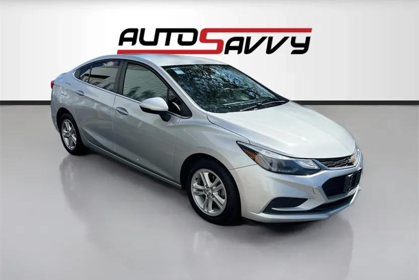 2018 Chevrolet Cruze LT photo 1