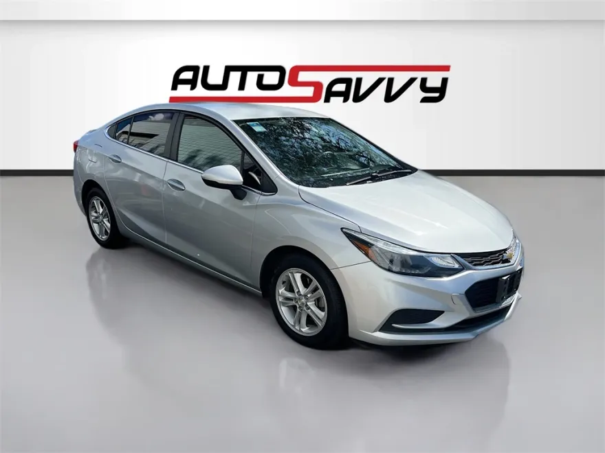 2018 Chevrolet Cruze LT photo 1
