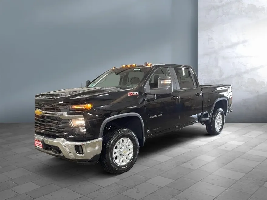 2025 Chevrolet Silverado LT photo 1