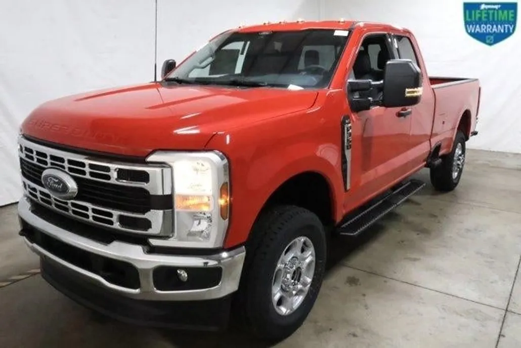 2025 Ford F-350 XLT photo 1