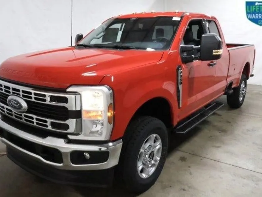 2025 Ford F-350 XLT photo 1